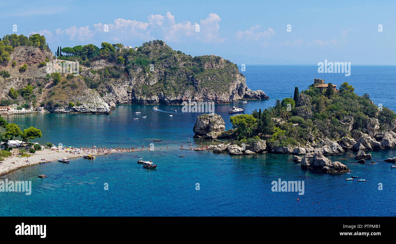 Isola Bella, bella minuscola isola e uno dei monumenti di Taormina, Sicilia, Italia Foto Stock