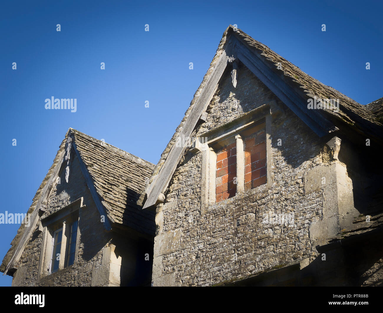 Finestra superiore murate per evitare un ormai storica finestra imposta nel Regno Unito Foto Stock
