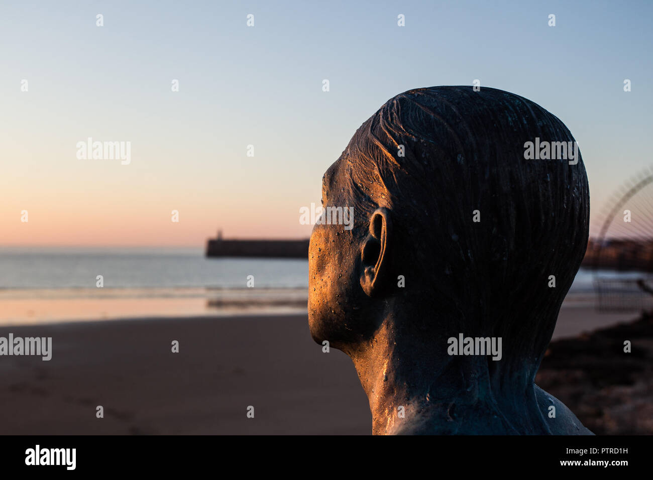 Triennale di Folkestone - Statua della Sirenetta sulla Sunny Sands Beach, Folkestone Kent Foto Stock