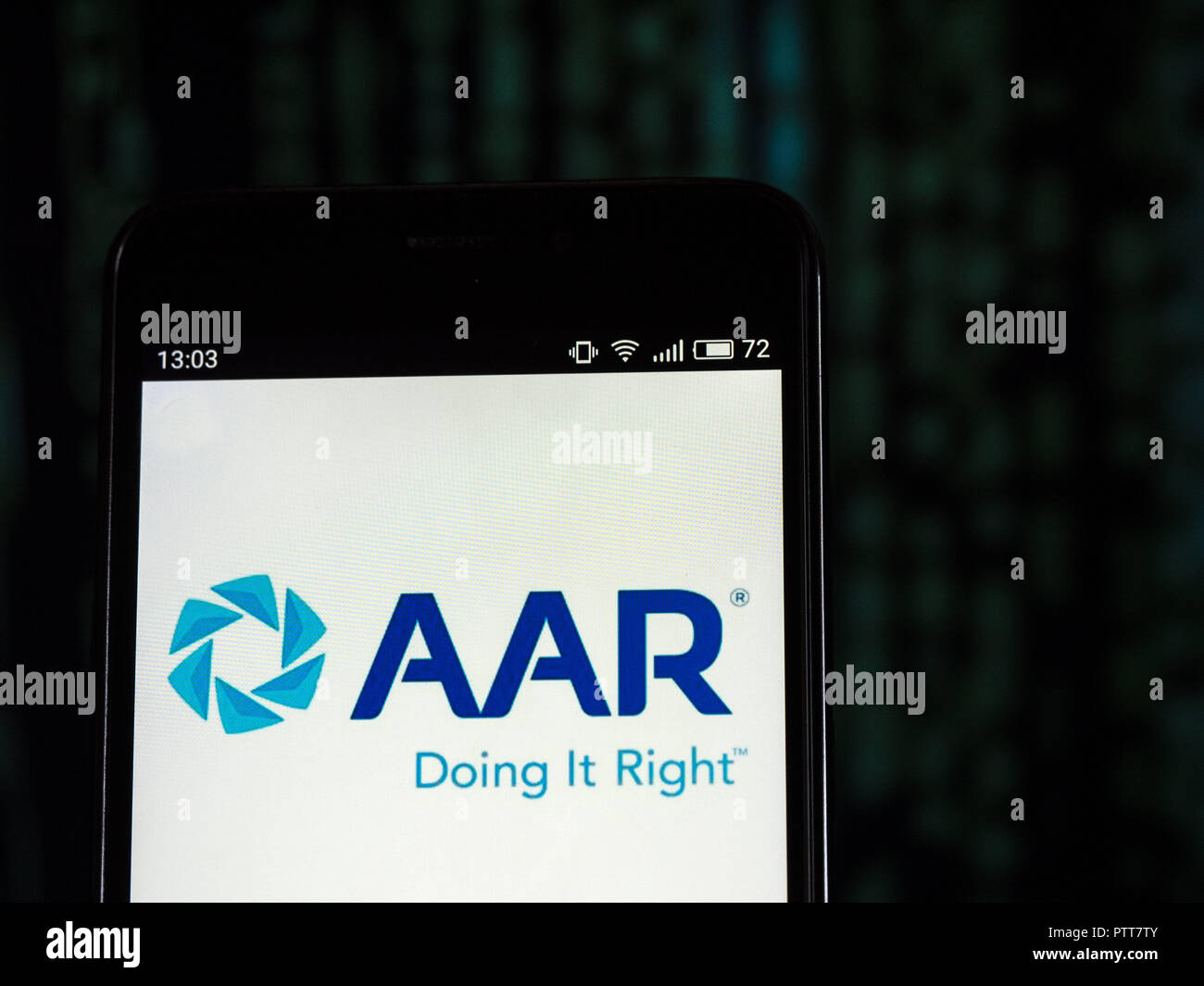 Kiev, Ucraina. 10 ottobre, 2018. AAR Corp logo che si vede visualizzato sul telefono intelligente. AAR CORP. è un fornitore indipendente di aviazione e servizi expeditionary al global commercial, di governo e di difesa delle industrie aeronautiche. Credito: Igor Golovniov SOPA/images/ZUMA filo/Alamy Live News Foto Stock