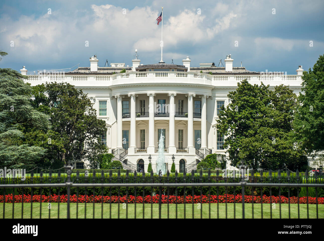 Scenic summer view del South Lawn con il portico iconica della Casa Bianca a Washington DC, Stati Uniti d'America Foto Stock