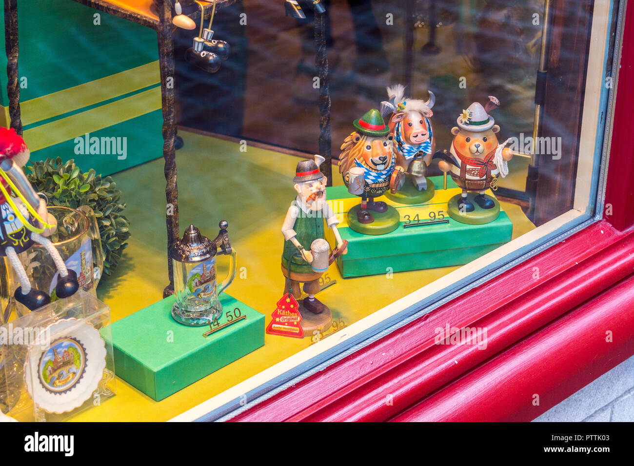 Souvenir turistici a forma di animali in veste di commercianti, Bruges (Brugge), Belgio Foto Stock