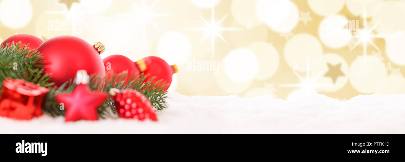 Le palle di Natale rosso decorazioni dorate baubles stelle banner copyspace neve spazio copia testo Foto Stock