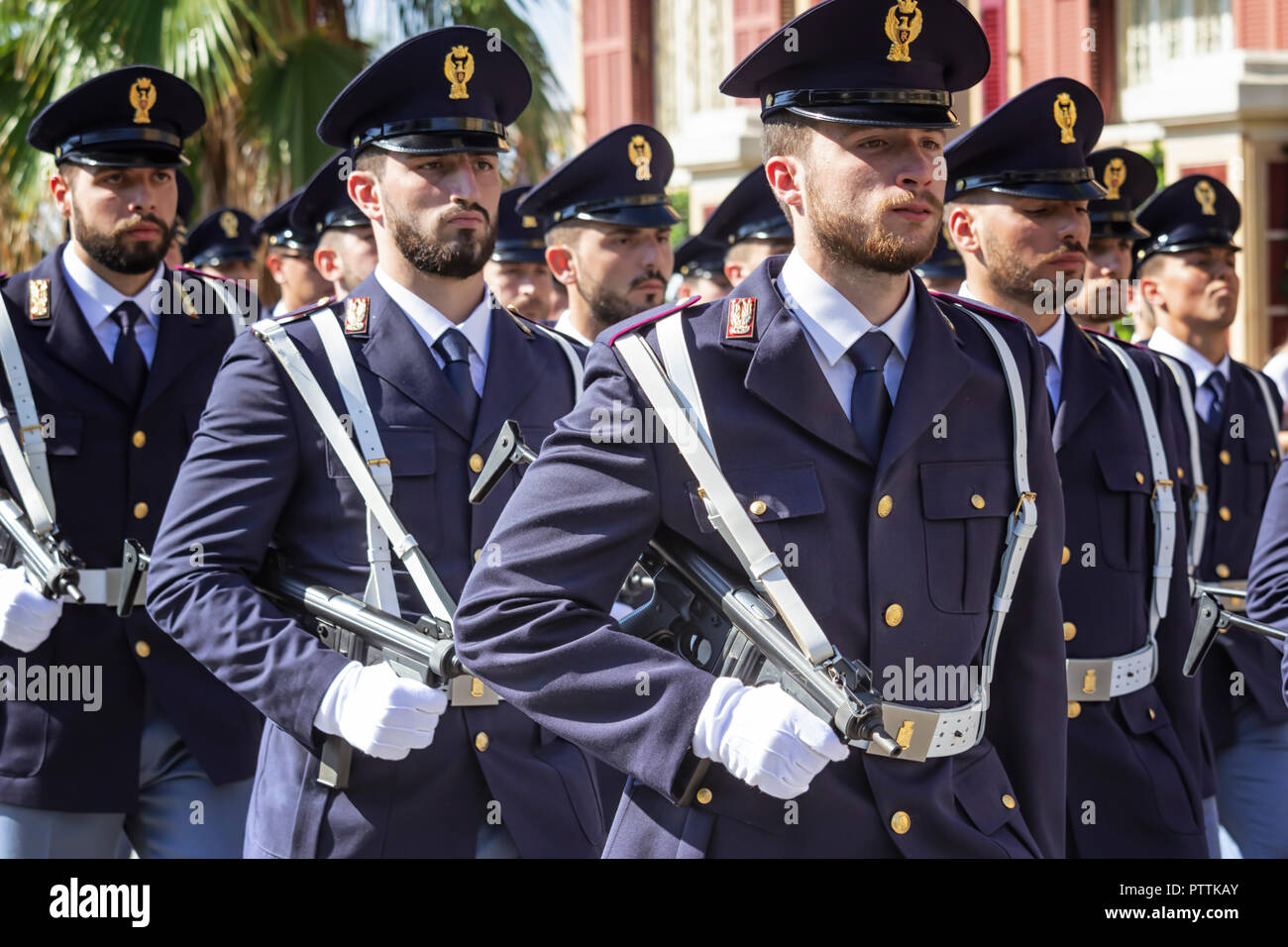 Ostia Lido, Roma. Italia 09/30/2018. Giovani italiani ufficiali della polizia in parata presso il 50 anniversario della polizia italiana association Foto Stock