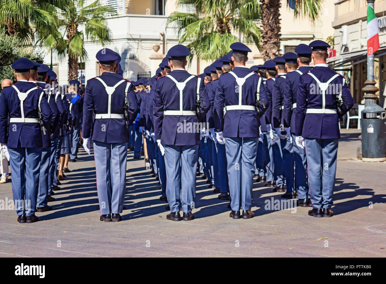 Ostia Lido, Roma. Italia 09/30/2018. Giovani italiani ufficiali della polizia in parata presso il 50 anniversario della polizia italiana association Foto Stock