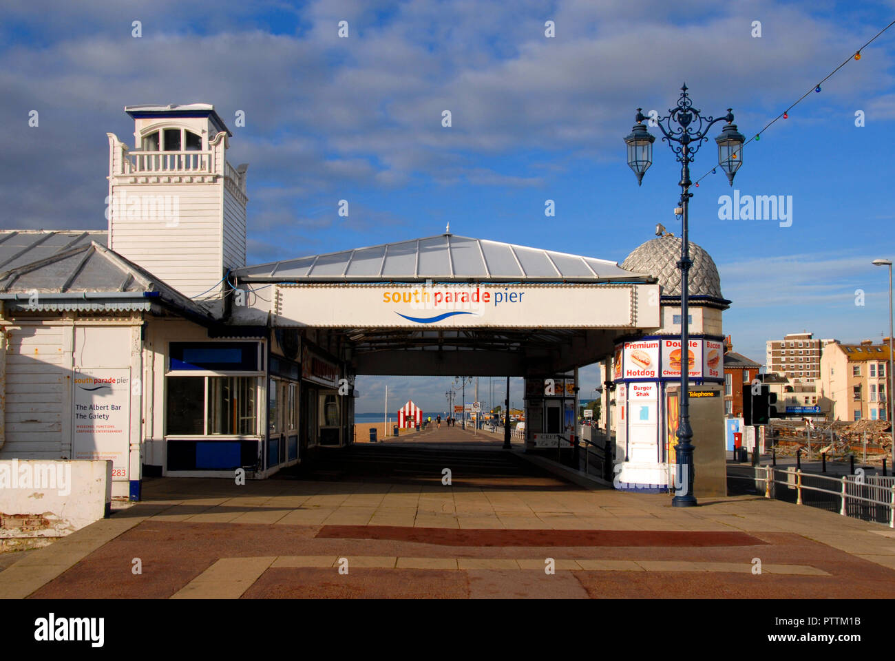 Ingresso al South Parade Pier, Southsea, Portsmouth, Hampshire, Inghilterra, 2011 Foto Stock
