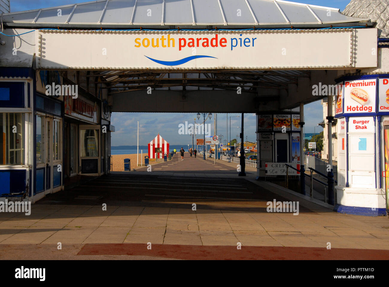 Ingresso al South Parade Pier, Southsea, Portsmouth, Hampshire, Inghilterra, 2011 Foto Stock