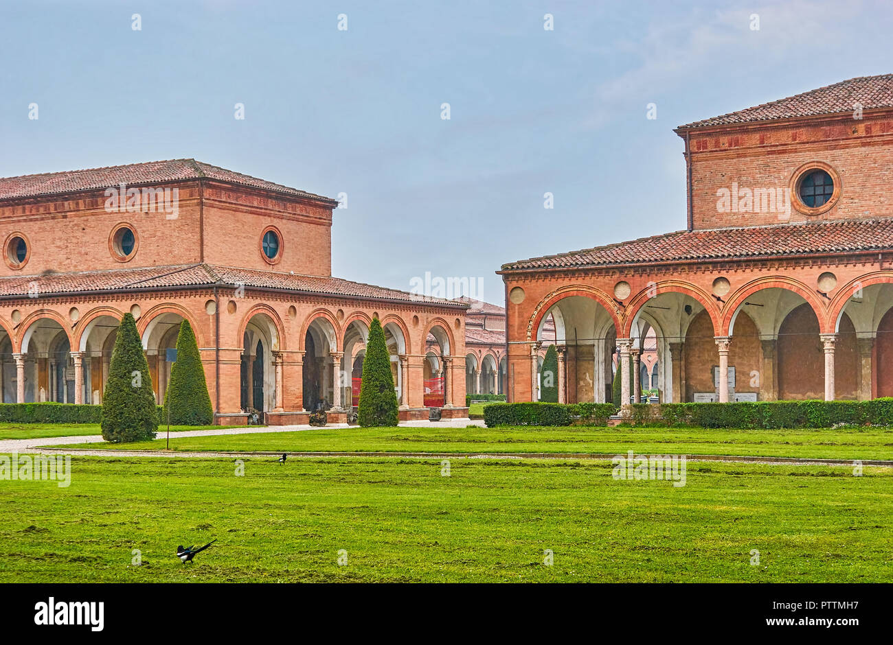 Il rosso di edifici di San Cristoforo Certosa con un bellissimo stile francese park a Ferrara, Italia Foto Stock