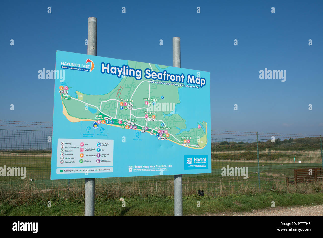 Mappa di Hayling fronte mare sulla Hayling Island in Hampshire, Regno Unito, in una giornata di sole Foto Stock