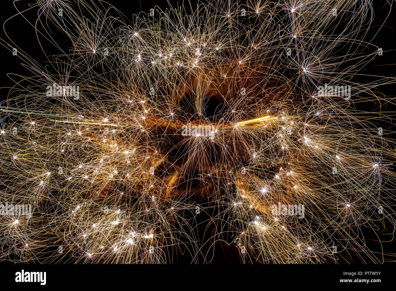 Botti bruciatura durante il quarto di luglio Foto Stock