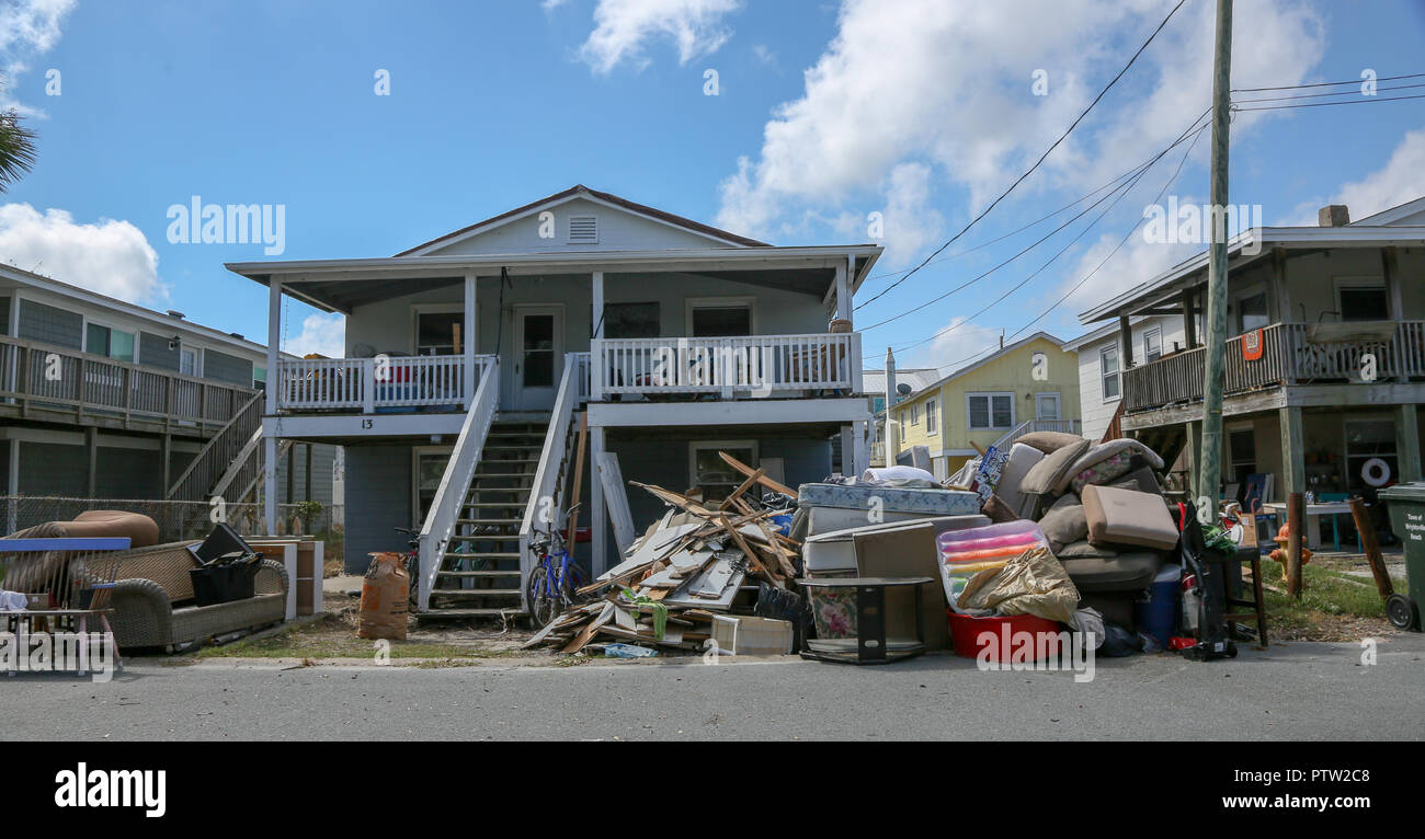 Wrightsville Beach, NC - Ottobre 1, 2018: settimane dopo l uragano Florence, residenti e le imprese sono ancora la pulizia sulla strada del recupero. Flo Foto Stock