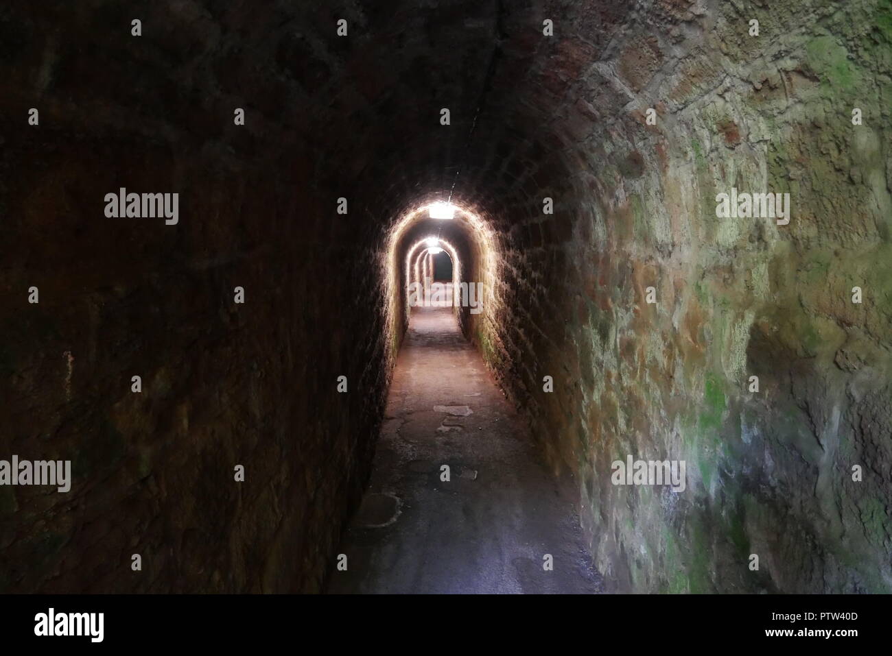 Tunnel dei contrabbandieri immagini e fotografie stock ad alta risoluzione Alamy