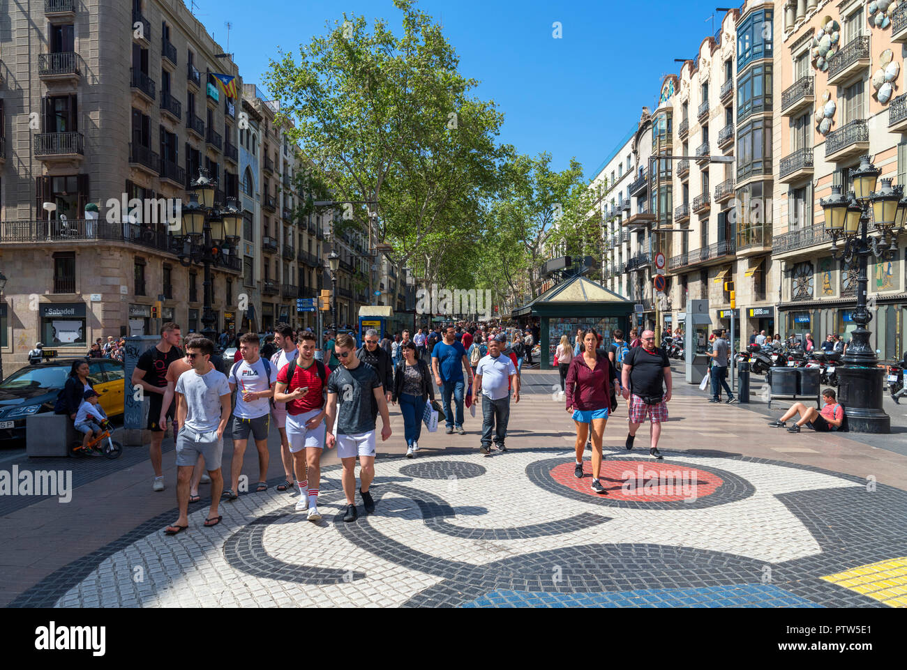 Joan Miro il mosaico su Pla de l'os, Las Ramblas, Barcelona, Catalunya, Spagna. Foto Stock