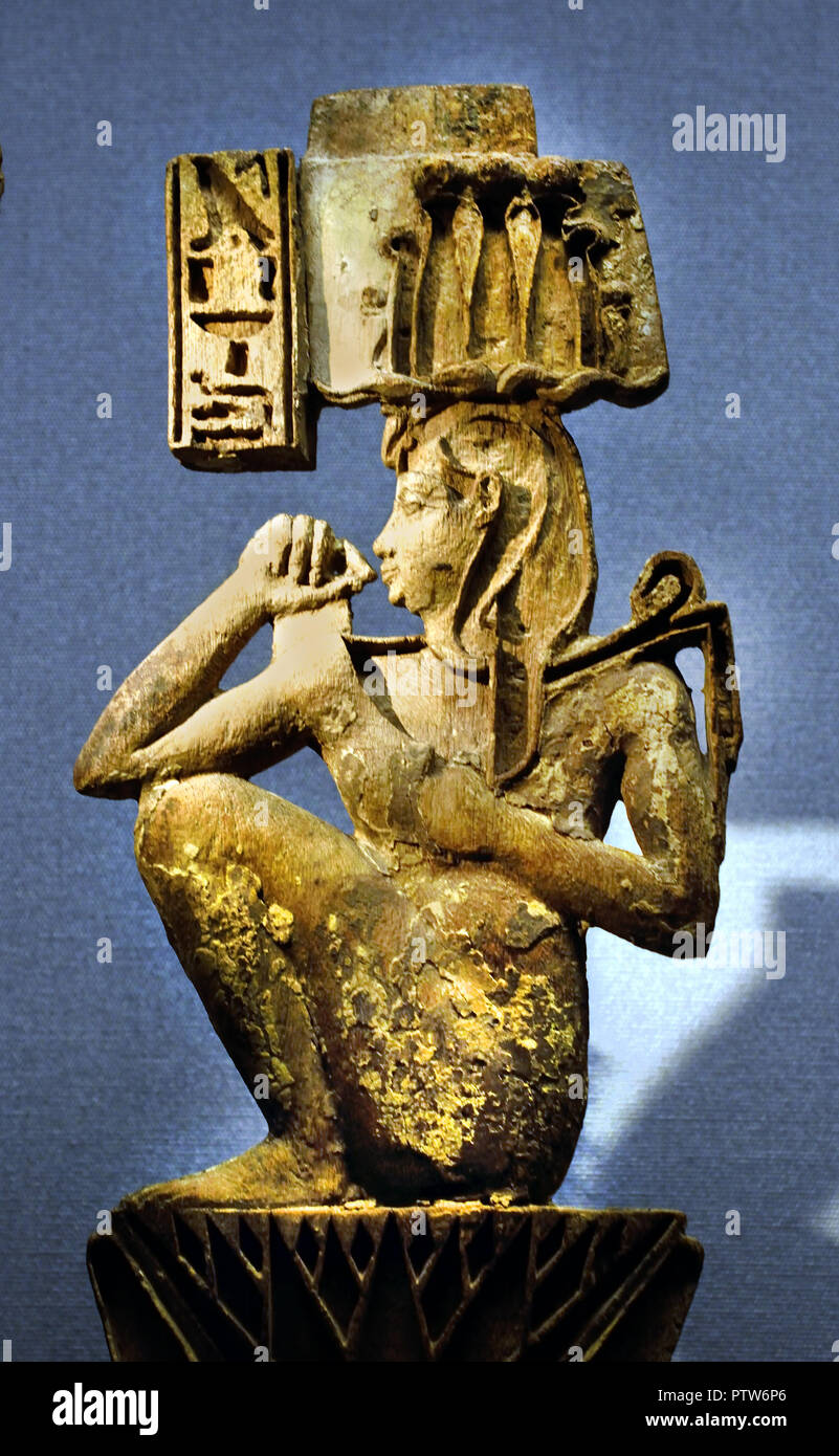Frammento di rilievo di un dio santuario tempo tolemaico ca. 305-31 BC Chr. . L'Egitto. Foto Stock