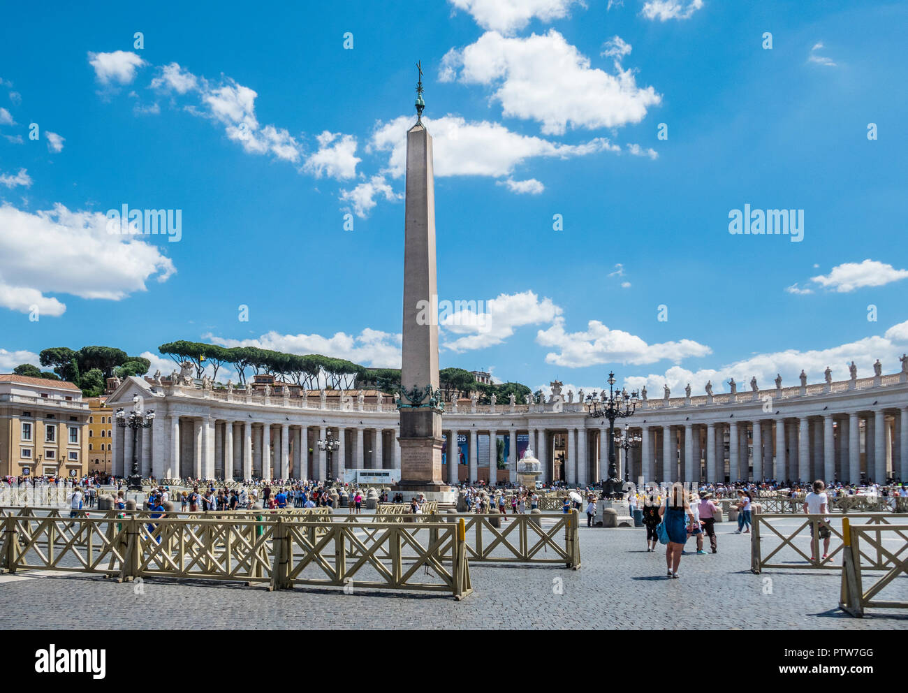 Antico obelisco egiziano Piazza San Pietro e la Città del Vaticano, Roma Foto Stock