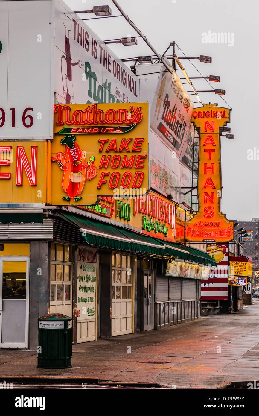 Nathan il famoso Coney Island _ New York New York, Stati Uniti d'America Foto Stock