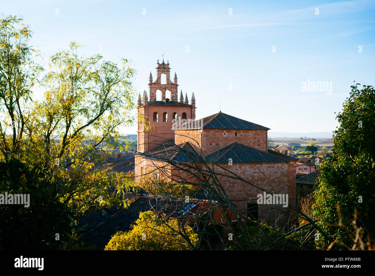 La chiesa di Santa María la Mayor. Ayllon, Segovia, Castilla y Leon, Spagna, Europa. Foto Stock