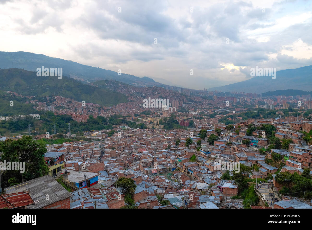 Vista panoramica COMUNA 13 - MEDELLIN - COLOMBIA Foto Stock