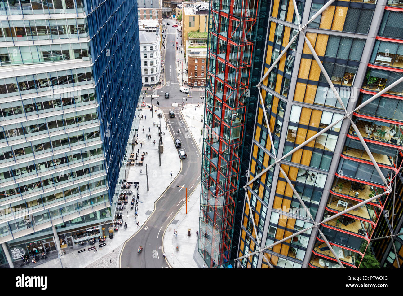 Londra Inghilterra,UK,Southwark,Bankside,vista sulla terrazza panoramica,NEO Bankside alto edificio di appartamenti, curving Street,UK GB inglese Europa,UK18082 Foto Stock