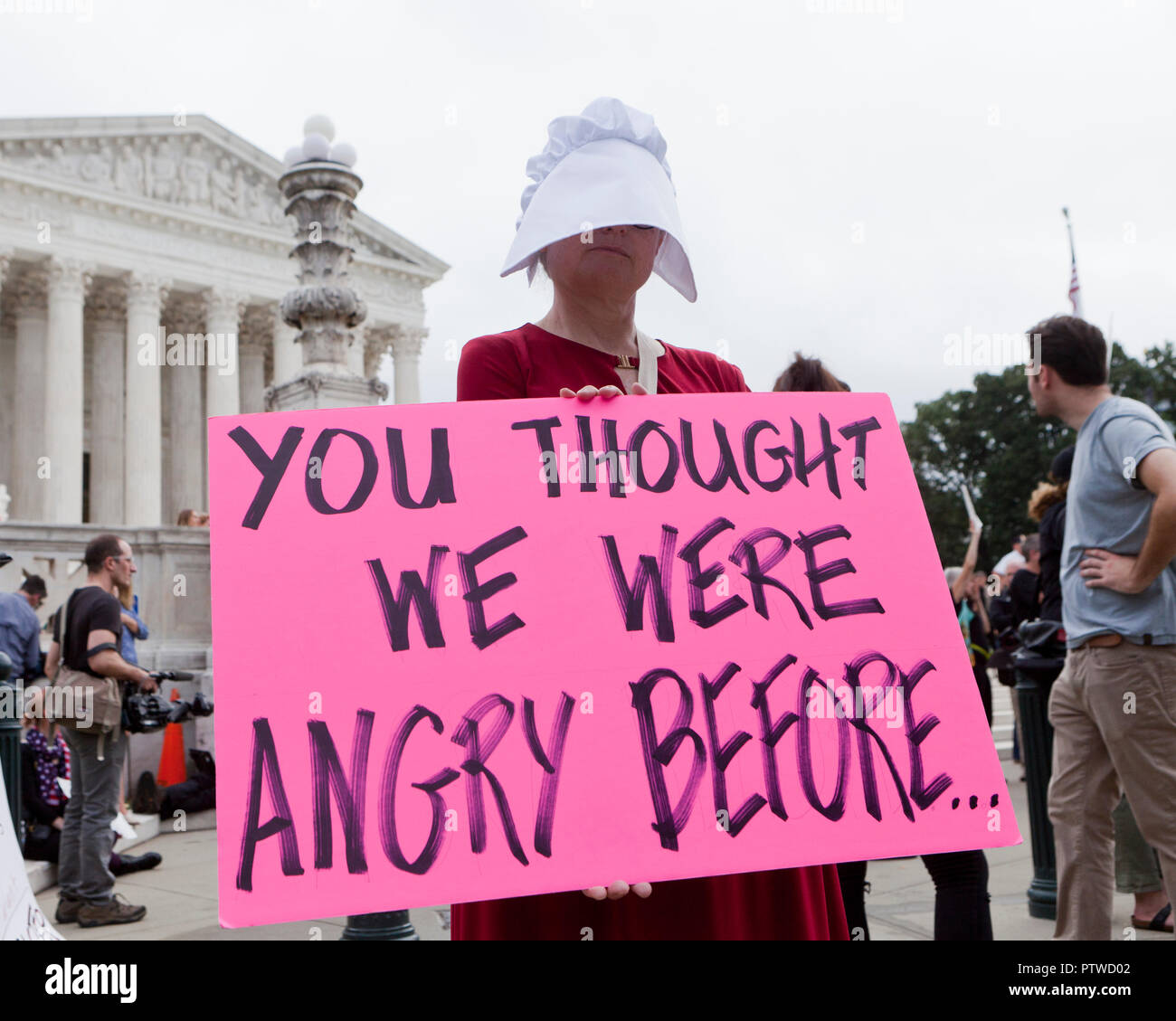 Washington, DC, Ottobre 6th, 2018: Donna protestare il giorno della conferma finale voto di Brett Kavanaugh come Giustizia della Corte suprema degli Stati Uniti. Foto Stock
