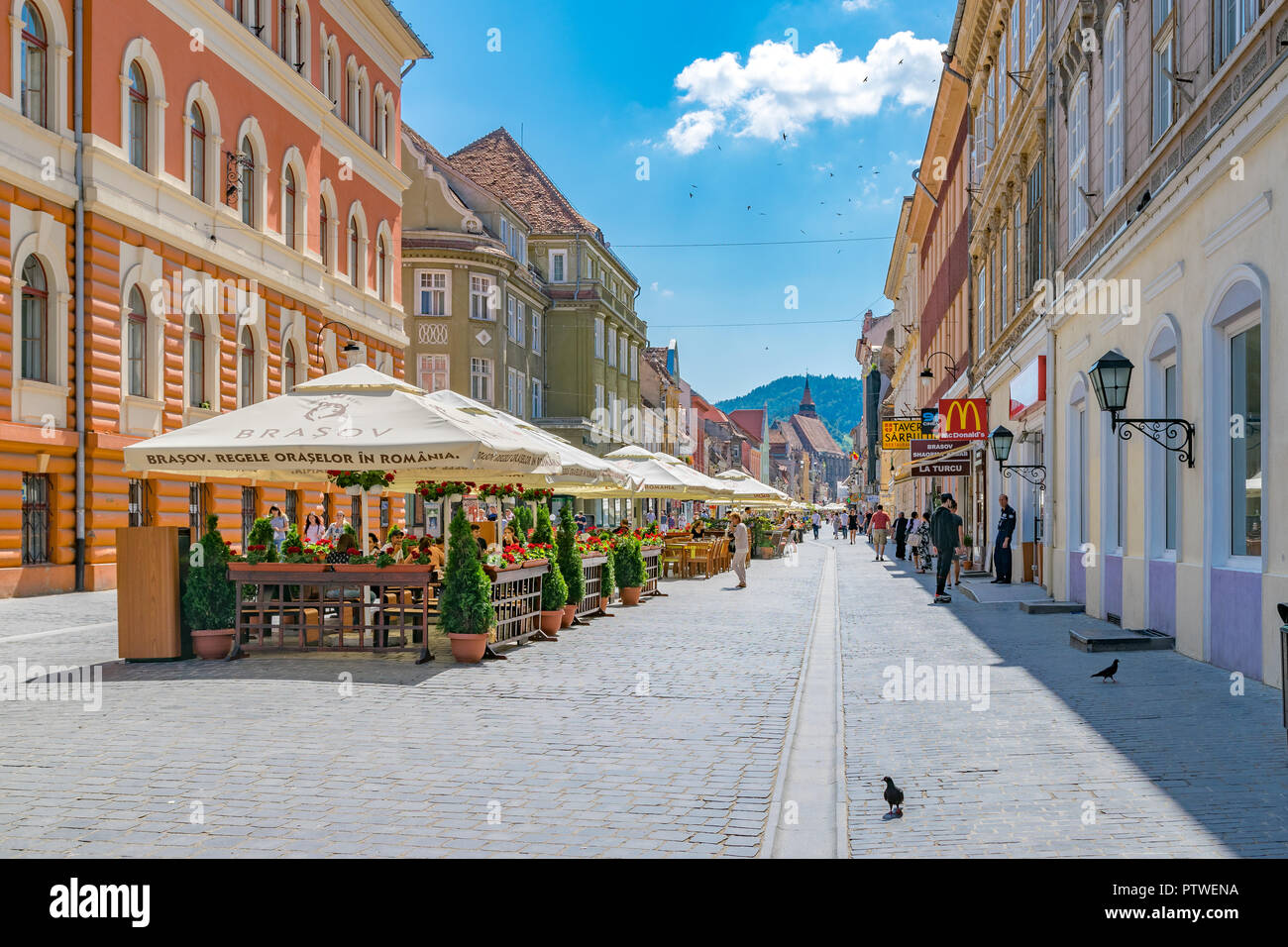 BRASOV, Romania - 19 giugno, 2018: bella strada in Brasov, Romania. Foto Stock