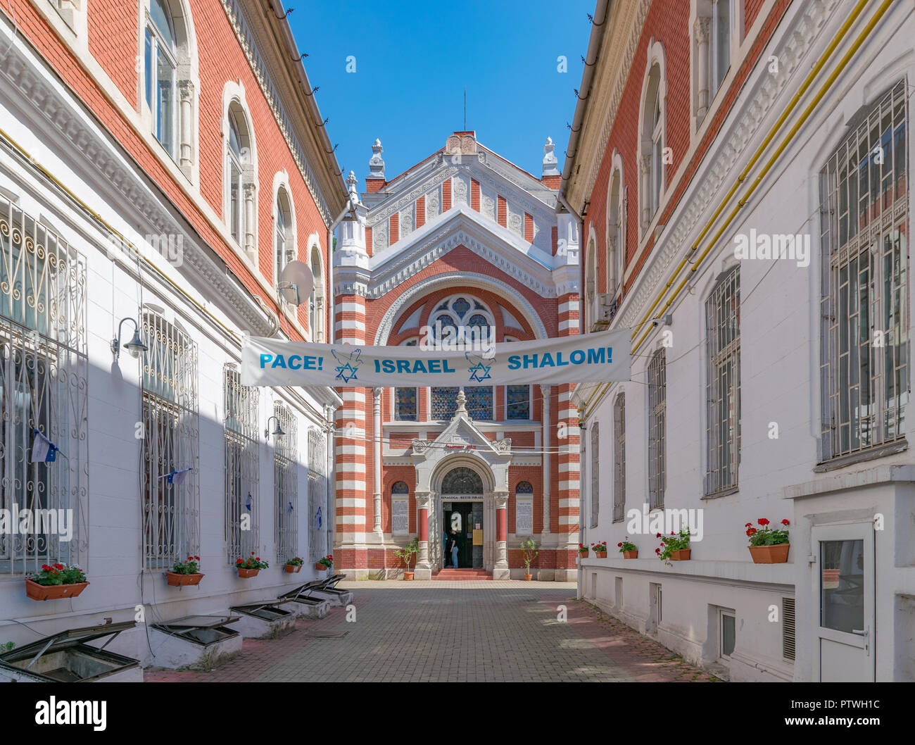 Beth Israele Sinagoga di Brasov su una soleggiata giornata estiva in Brasov, Romania. Foto Stock