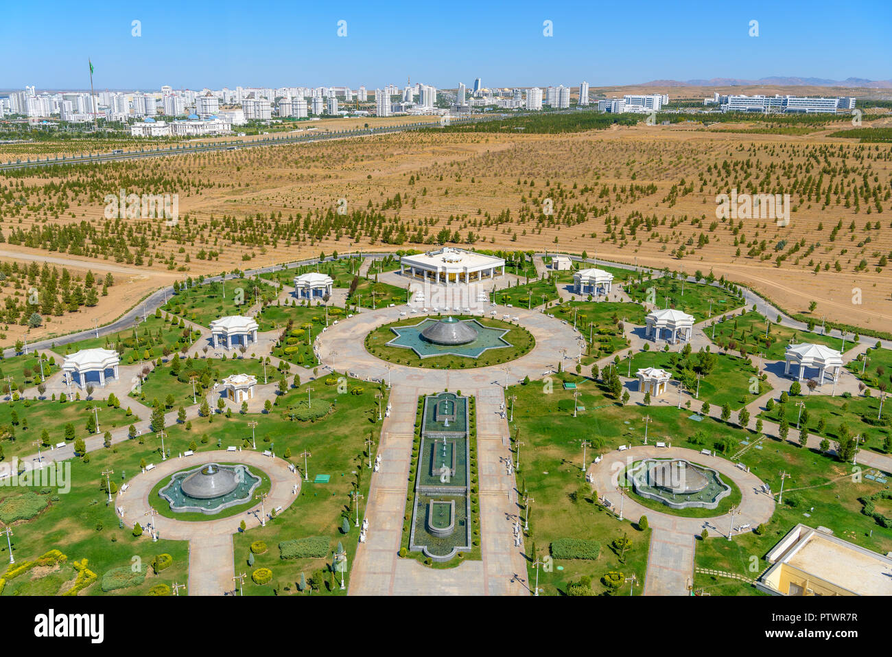 Aşgabat Turkmenistan city scape, skyline di bella architettura e parchi di Aşgabat la città capitale del Turkmenistan in Asia centrale. Foto Stock