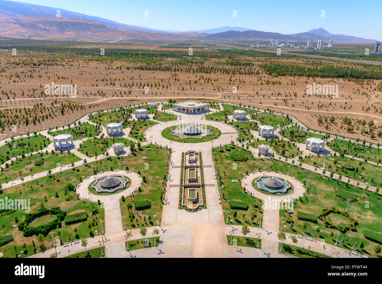 Aşgabat Turkmenistan city scape, skyline di bella architettura e parchi di Aşgabat la città capitale del Turkmenistan in Asia centrale. Foto Stock