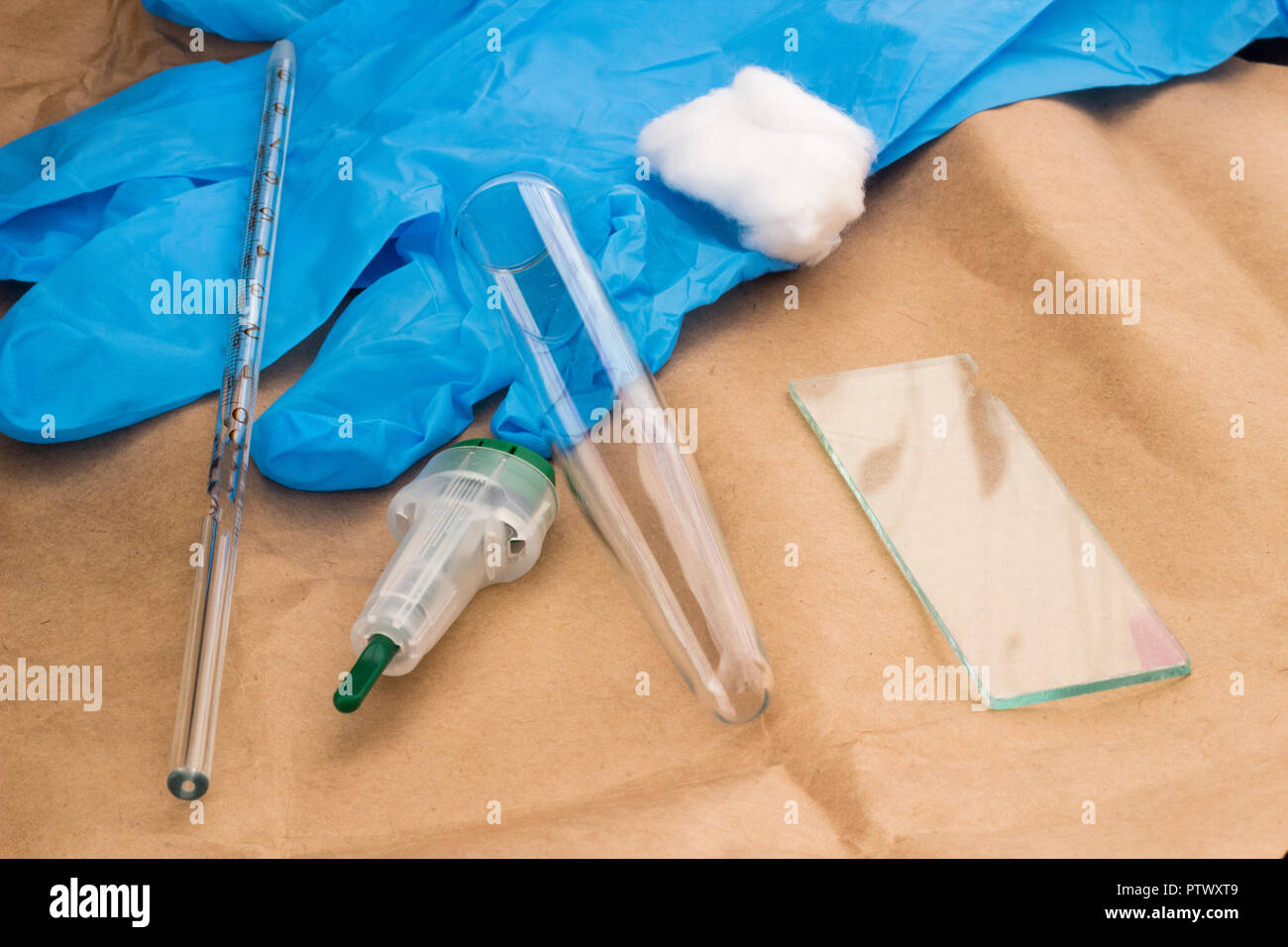 Kit medico per il campionamento di sangue Foto Stock