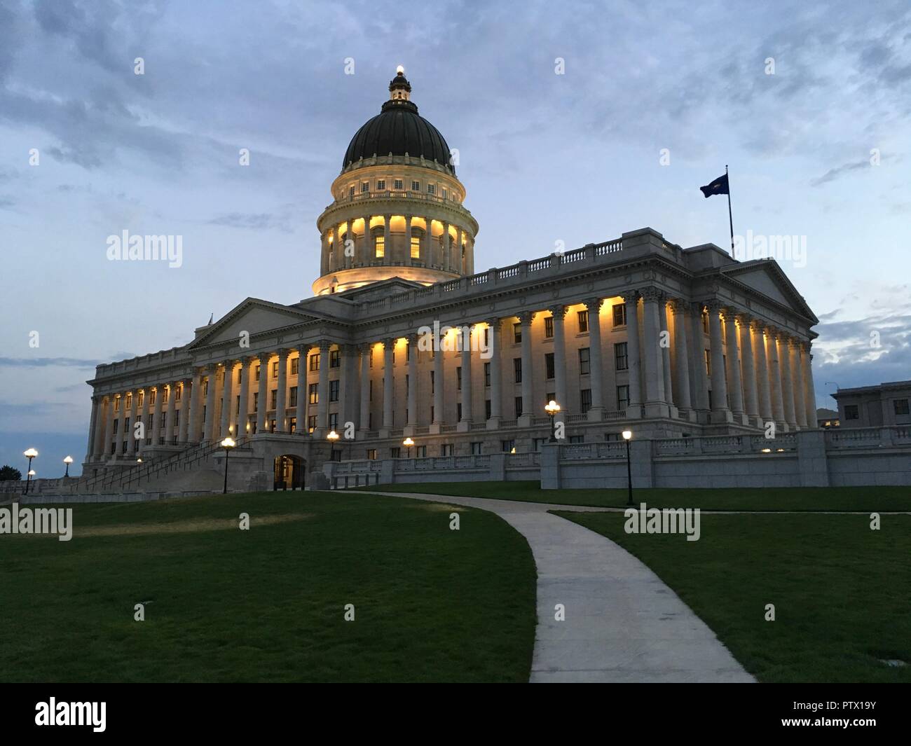 Tempo di esposizione della capitale dello stato di edificio in Salt Lake City Utah a sunrise Foto Stock