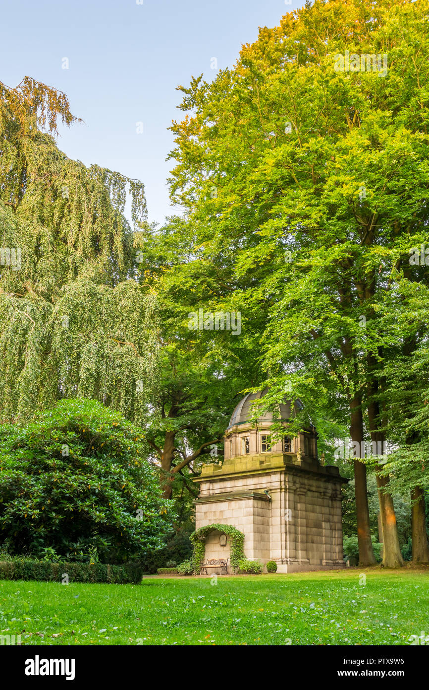 Mausoleo nel cimitero Ohlsdorf, Amburgo, Germania, Europa Foto Stock