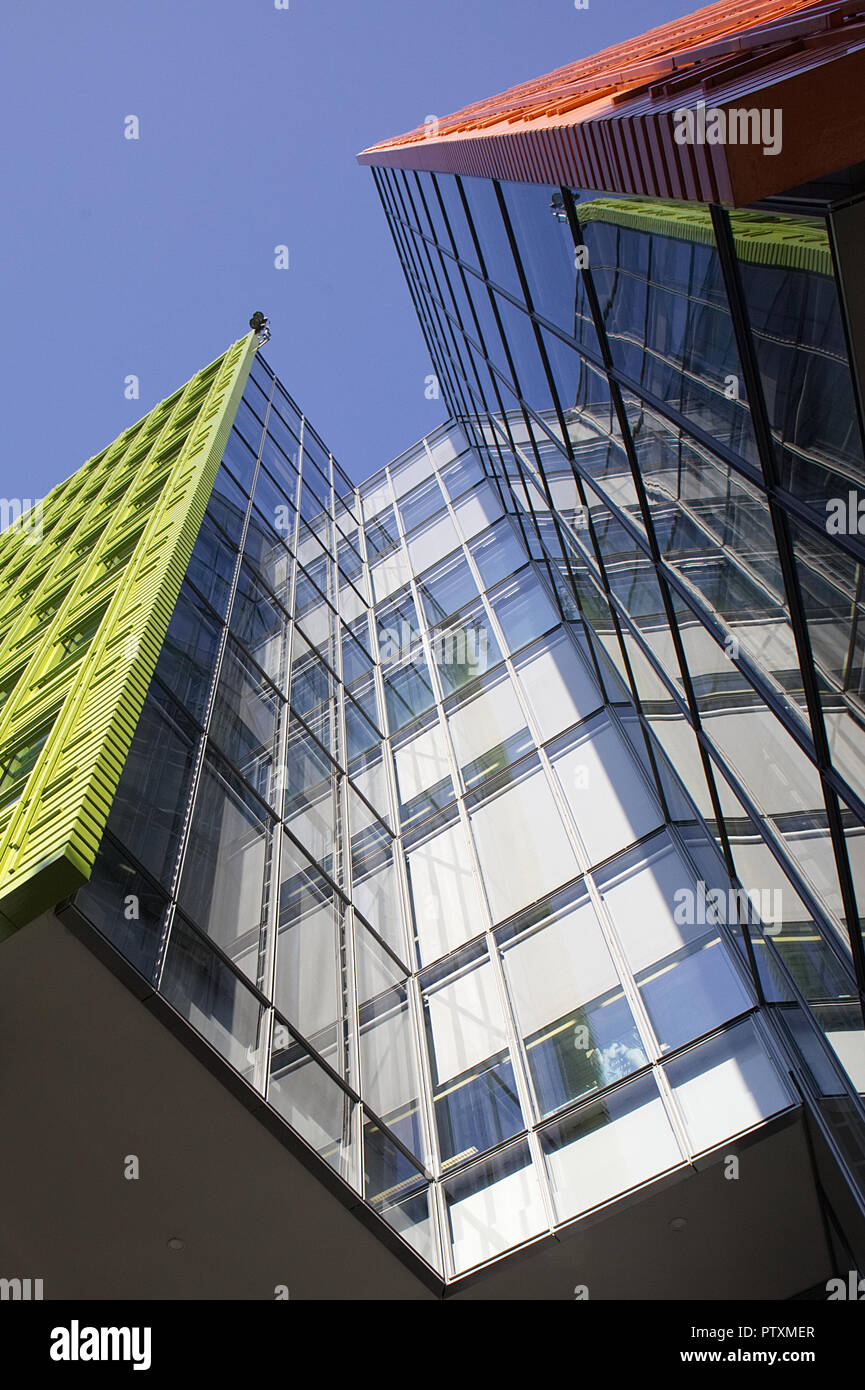 Colorati edifici architettonici su Central Saint Giles Londra Foto Stock