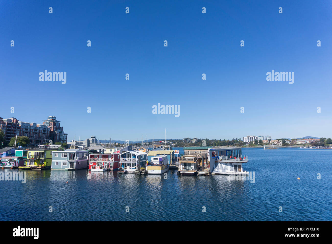 VICTORIA, Canada - 26 settembre 2018: colorate case galleggianti al Fisherman Wharf in Victoria, Canada Foto Stock