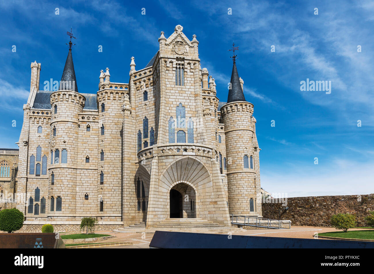 Astorga, provincia di León, Castiglia e Leon, Spagna. Il Palazzo Vescovile, Palacio Espiscopal, progettato dall architetto catalano Antoni Gaudí. Oggi il pal Foto Stock