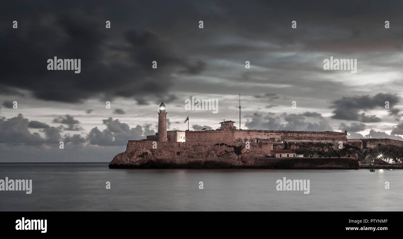 Morro Castle Lighthouse, Havana, Cuba. Il 6 giugno, 2011. La storica fortezza Castillo del Morro che protegge l'ingresso alla Baia dell Avana, Cuba. Foto Stock