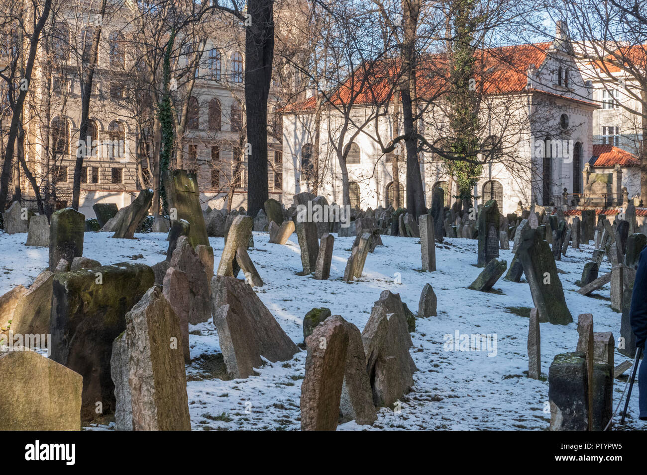 Antico Cimitero Ebraico di Praga Repubblica Ceca. Un importante monumento ebraico e uno dei più grandi cimiteri di questo tipo. Foto Stock