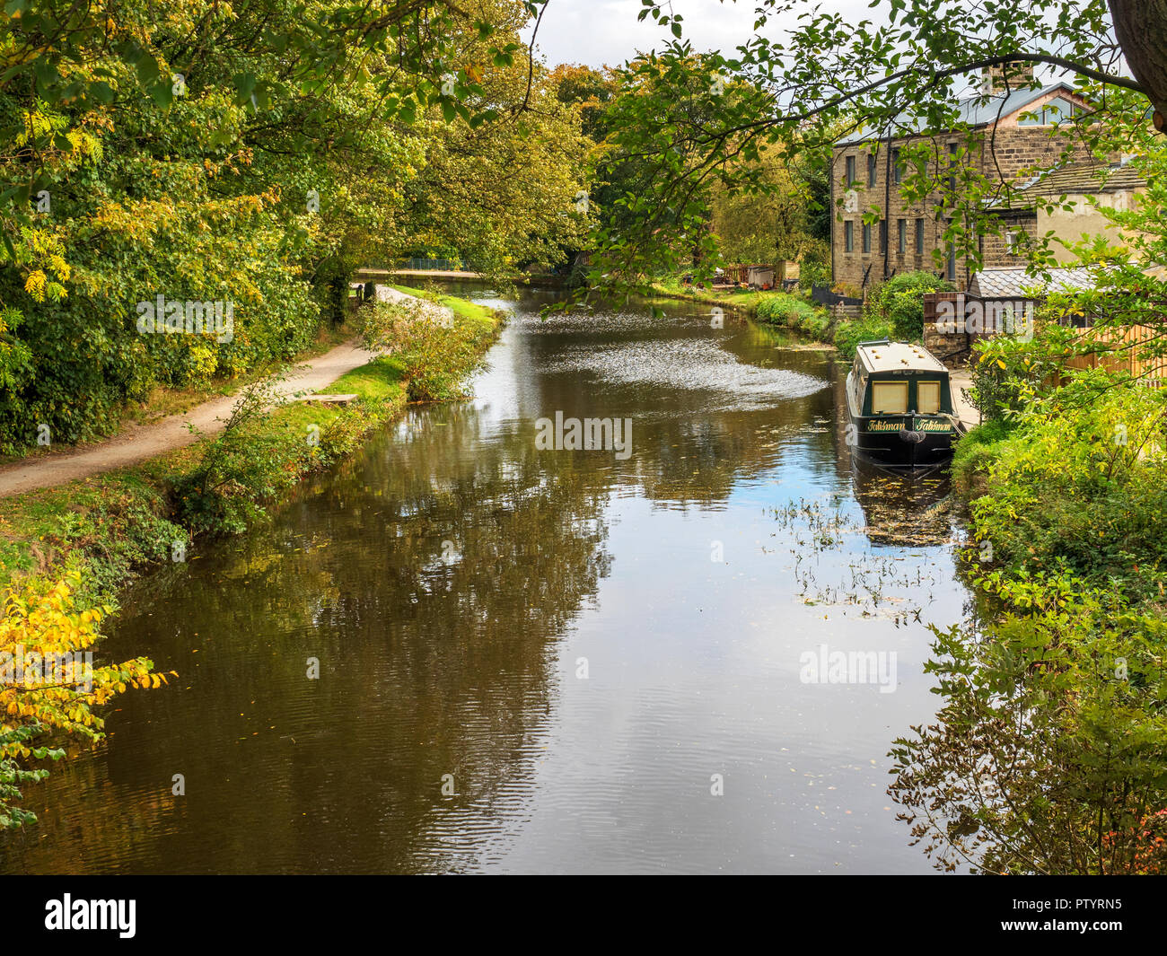 Leeds e Liverpool Canal a Dowley gap tra Saltaire e Bingley West Yorkshire Inghilterra Foto Stock
