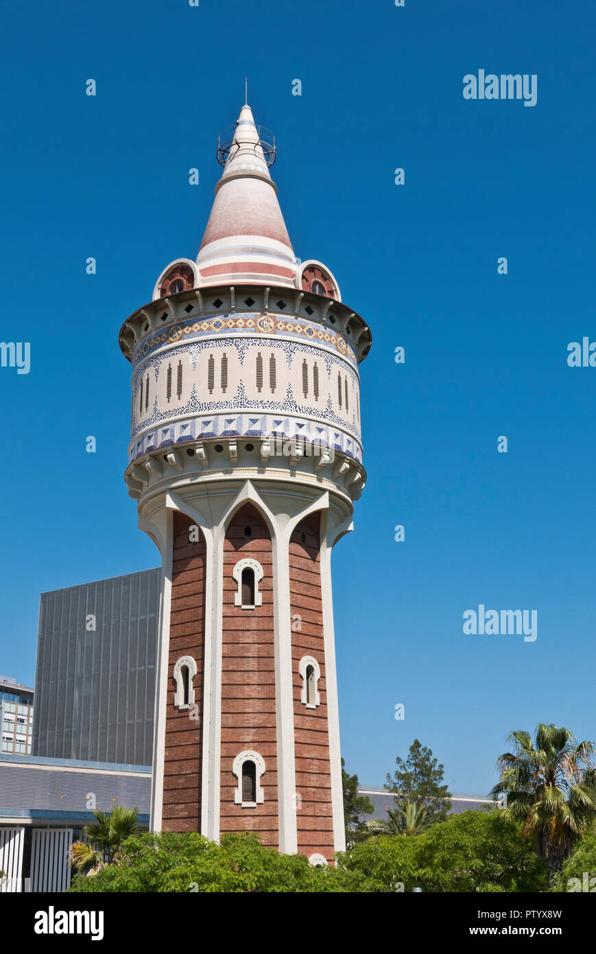 Un vecchio in disuso colorati Water Tower, Barcellona, Spagna Foto Stock