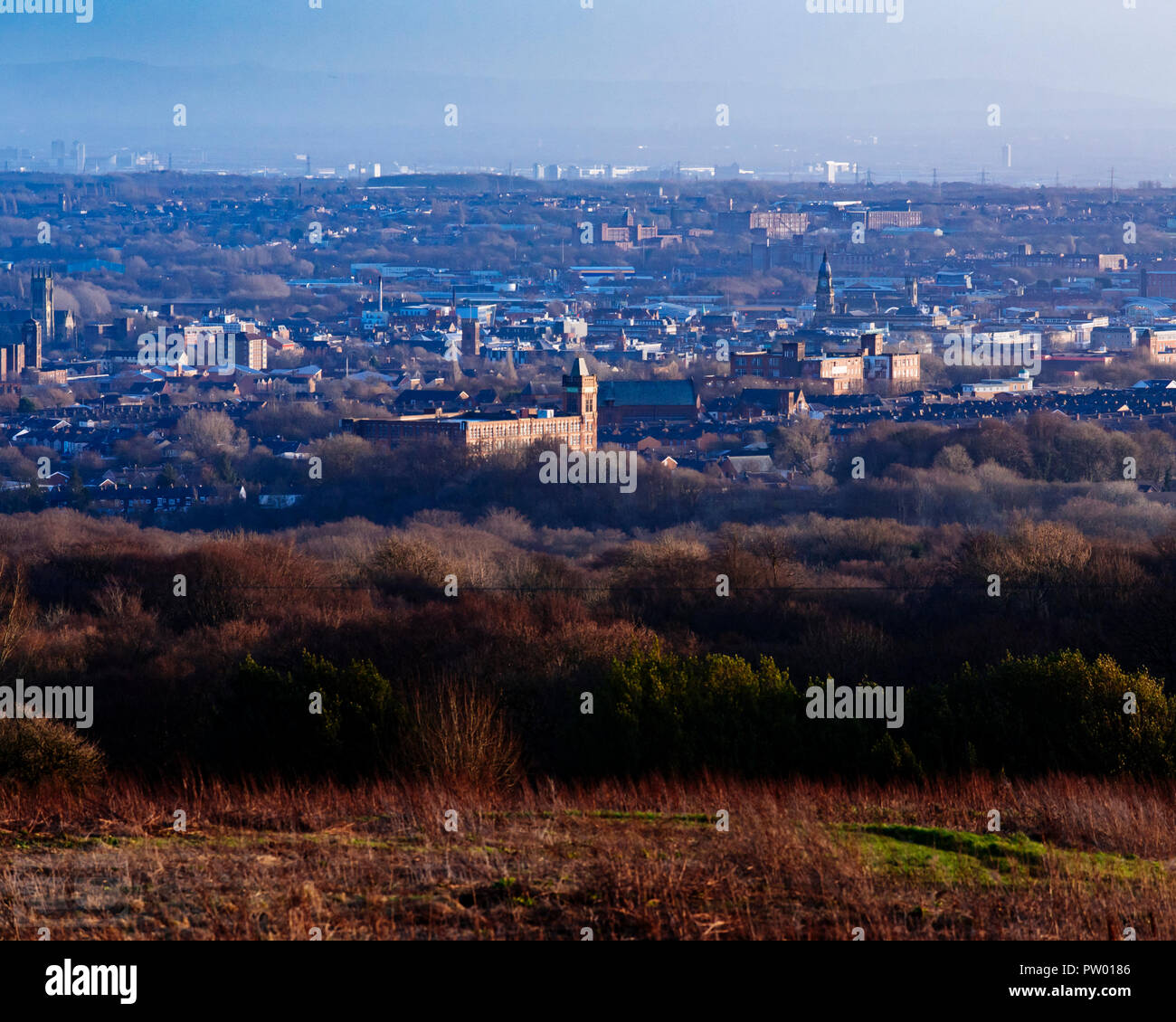 Inverno nebuloso luce su Bolton Lancashire Foto Stock