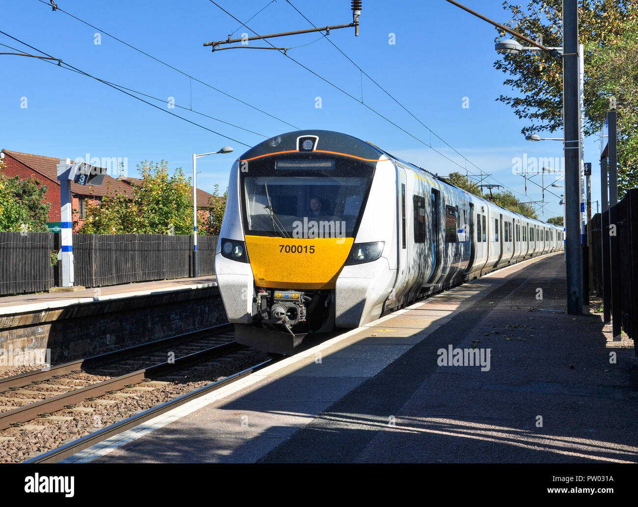 Classe 700 capi a sud nella stazione a Baldock Hertfordshire, Inghilterra, Regno Unito Foto Stock