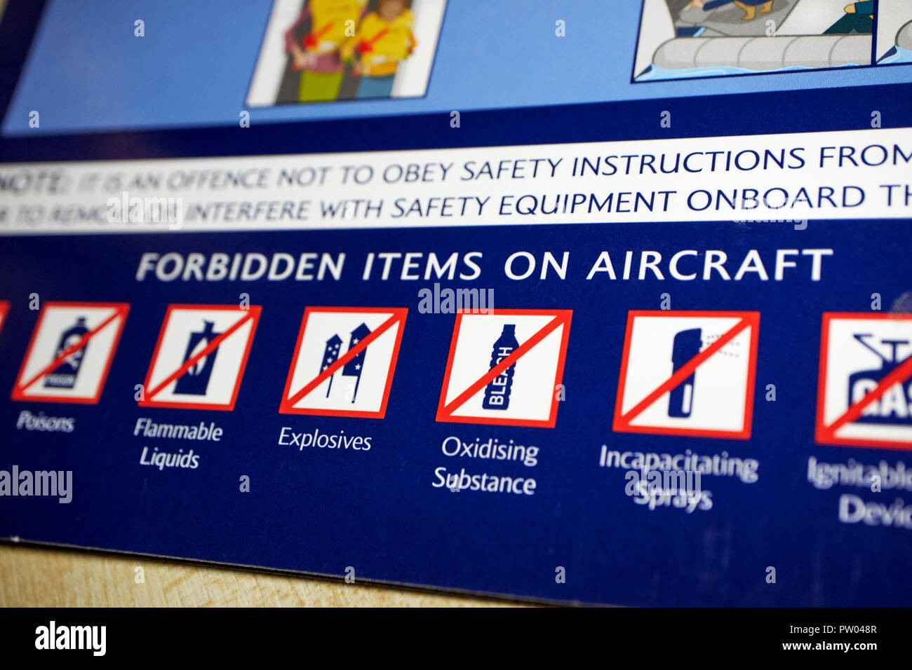 Gli articoli vietati a bordo di sicurezza a bordo di volo British Airways scheda di sicurezza informazioni Foto Stock