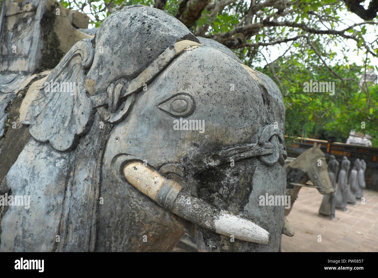 Hue Vietnam - statua dell'Elefante parte del Tu Duc tomba dal dominio della dinastia Nguyen che fu costruito a partire dal 1864-1867 Foto Stock