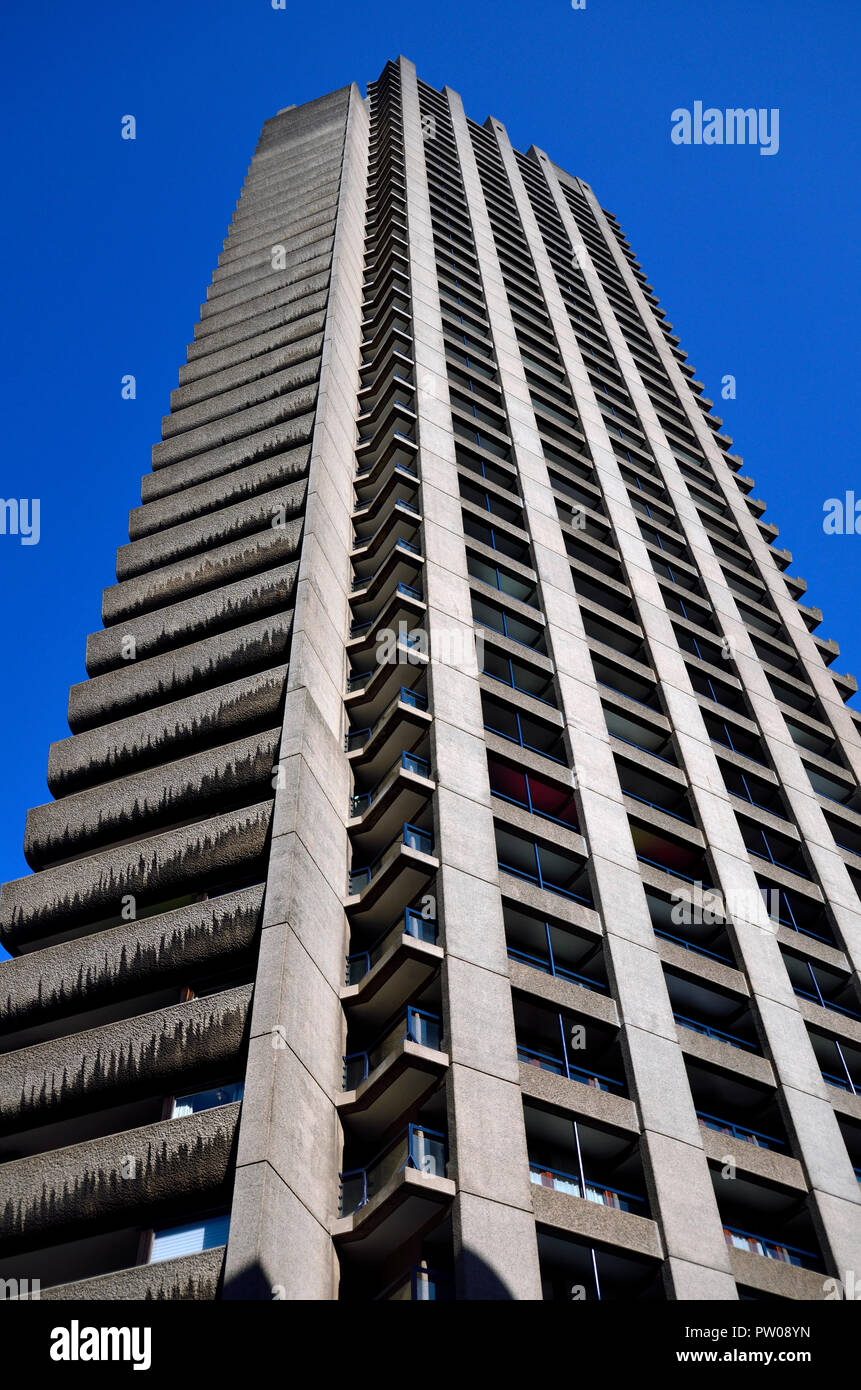 Torre di Shakespeare, highrise alloggiamento del Barbican station wagon, nella city di Londra, Inghilterra, Regno Unito. Foto Stock