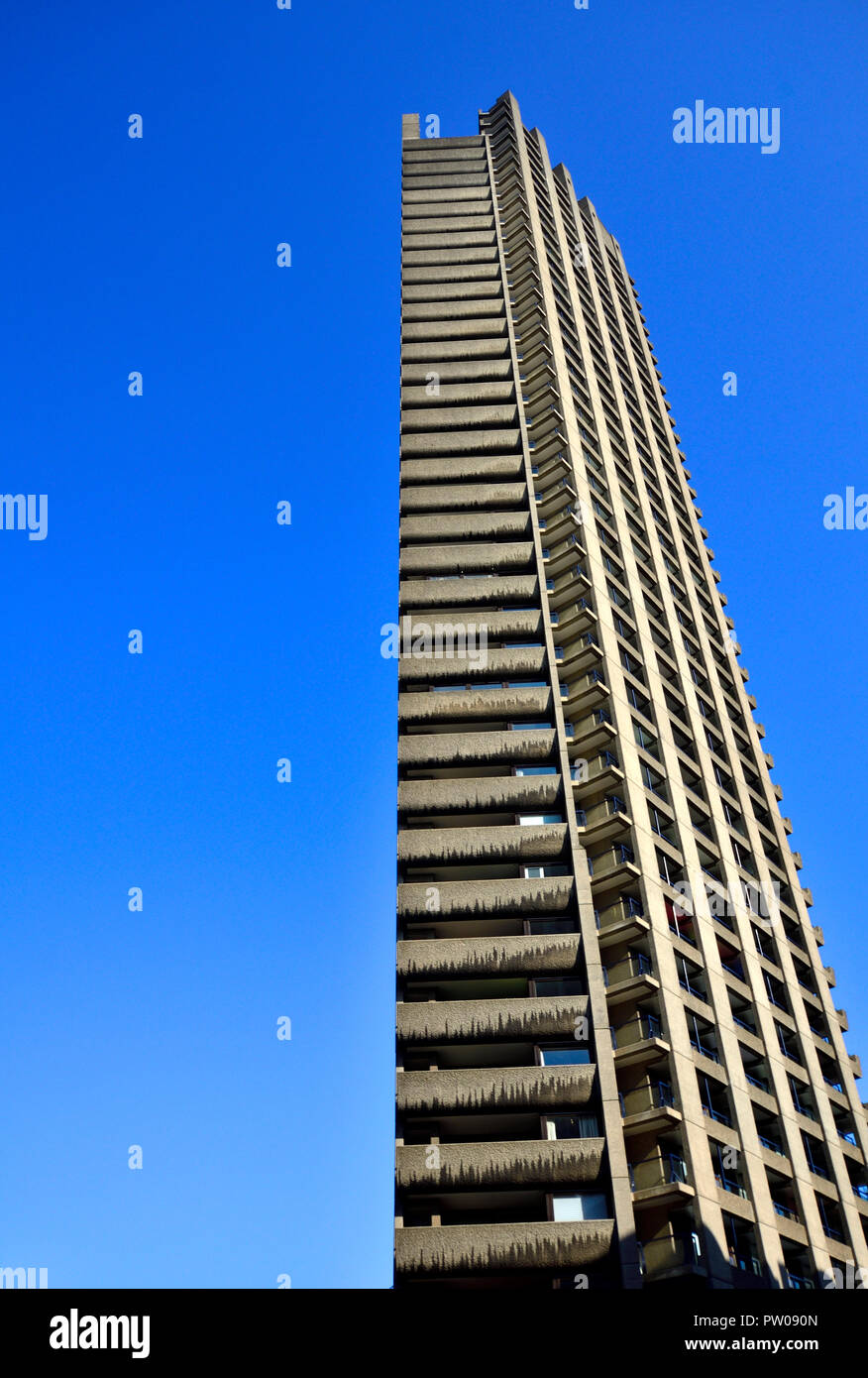 Torre di Shakespeare, highrise alloggiamento del Barbican station wagon, nella city di Londra, Inghilterra, Regno Unito. Foto Stock