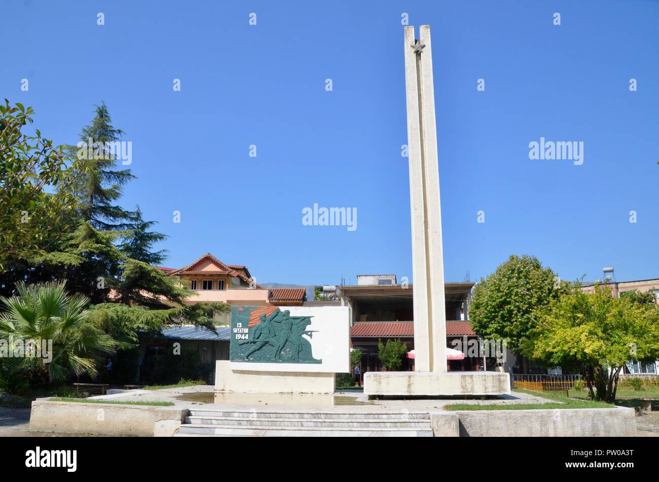 Era comunista i monumenti ai combattenti partigiane berat albania Foto Stock