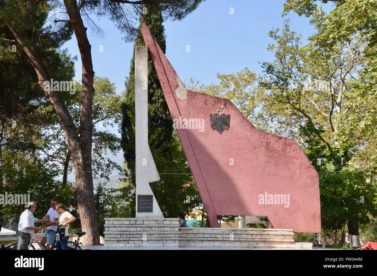 Era comunista i monumenti ai combattenti partigiane berat albania Foto Stock