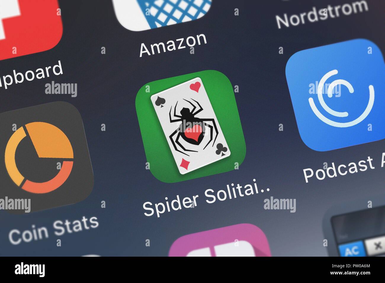 London, Regno Unito - 11 Ottobre 2018: Il solitario spider: Regno mobile app da BitMango su un schermo di iPhone. Foto Stock