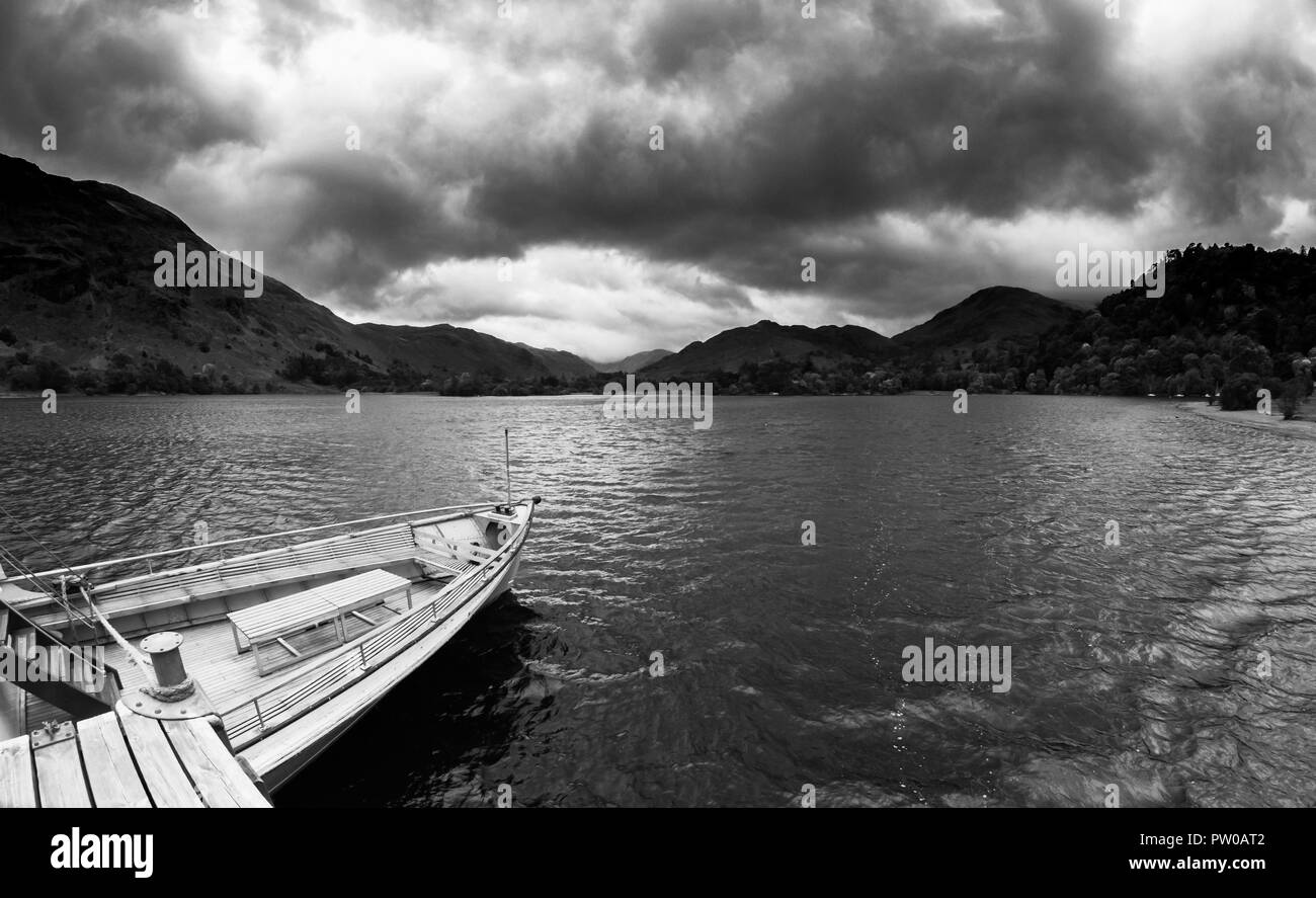 Vista da Glenridding molo verso Patterdale, Lake Ullswater, Cumbria Regno Unito Foto Stock