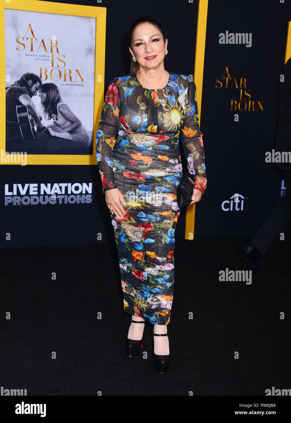 Gloria Estefan 136 arriva alla premiere di Warner Bros Foto di una Stella è nato presso lo Shrine Auditorium il 24 settembre 2018 a Los Angeles, California Foto Stock