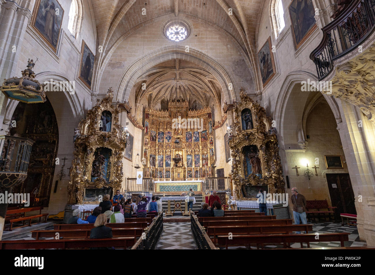 Navata della Iglesia de San Pedro. Pala, Arcos de la Frontera, la provincia di Cadiz Cadice, Andalusia, Spagna Foto Stock